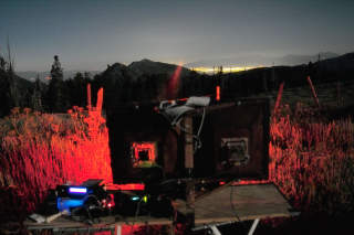 Throwing red photons toward
Inspiration point, from Nebo.